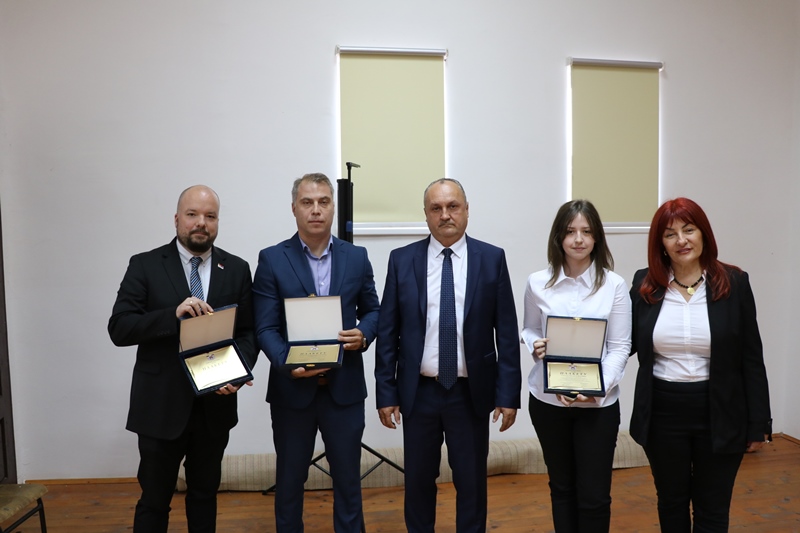 Признања су уручили Сафет Павловић и Оливера Пауљескић